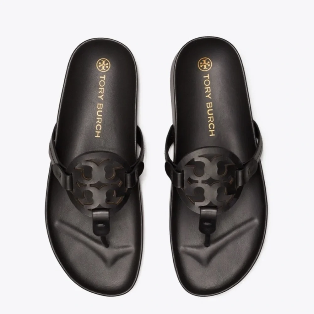 Tory Burch Miller Sandals Red Calf Leather Logo Medallion sz 8.5 Flip Flop 90582